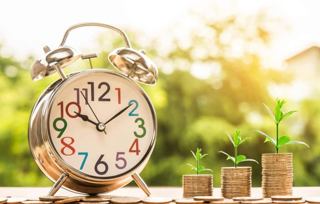 Clock, money, growth — Social Security Checks: Who Qualifies and How Much You Can Get